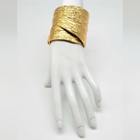 Yves Saint Laurent Paris HEAVY RARE Chunky Wide Gold Leaf Cuff Bracelet - Picture 5 of 11